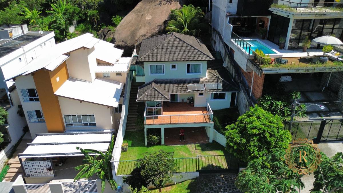Casa Duplex  à venda em Vitória, Fradinhos, com 3 quartos